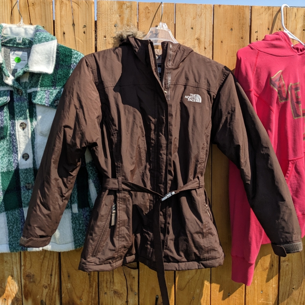 North face brown down snowboard/skiing jacket fur hood